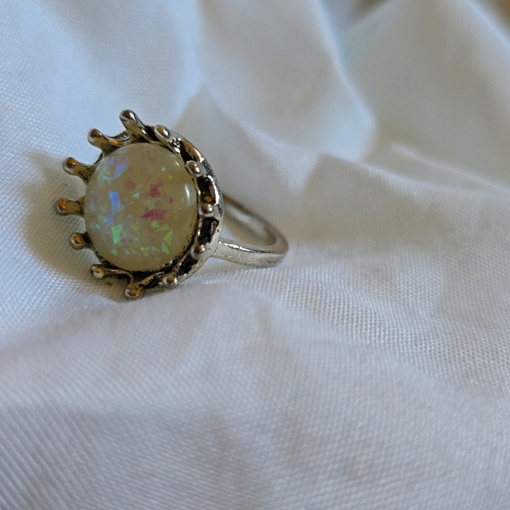 BEAUTIFUL costume Opal "Queen RING"